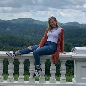 Meet your Posher, Caroline